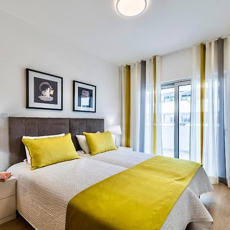 Coolhouses Lagos, 2 Bed Stylish City Flat, Rooftop Shared Pool, Clayheart Exterior photo