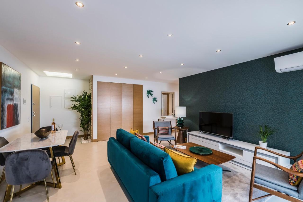 Coolhouses Lagos, 2 Bed Stylish City Flat, Rooftop Shared Pool, Clayheart Exterior photo