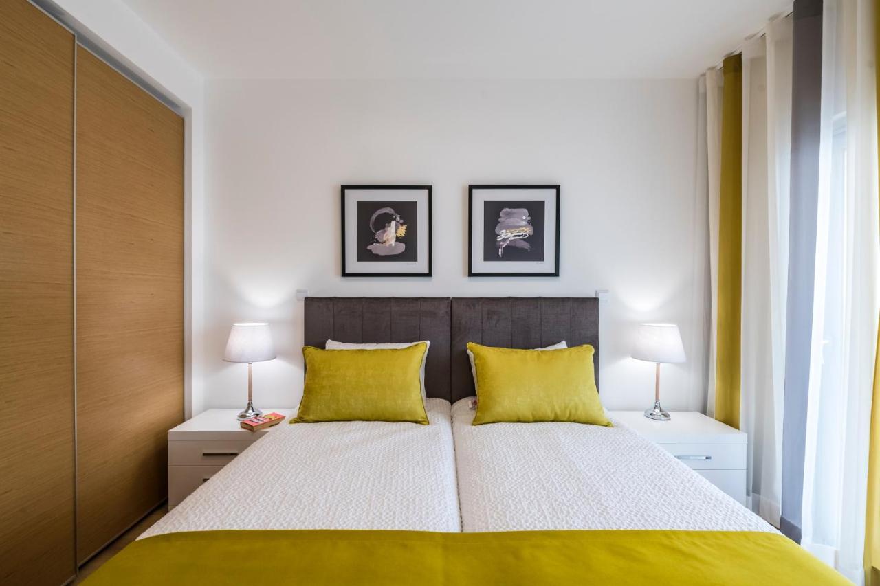 Coolhouses Lagos, 2 Bed Stylish City Flat, Rooftop Shared Pool, Clayheart Exterior photo
